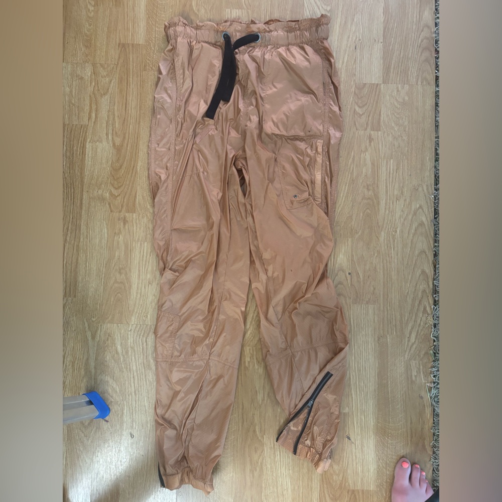 FP Movement | sz med | Back To The Future Lightweight High Rise Joggers. Orange - Picture 4 of 11